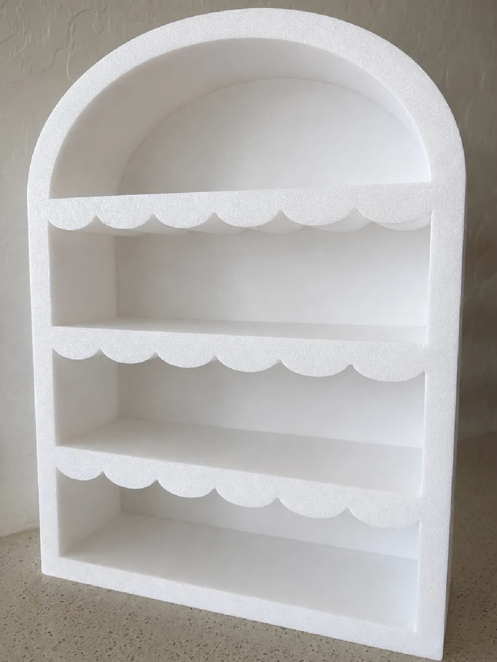Arched scallop detail display tabletop shelf - new